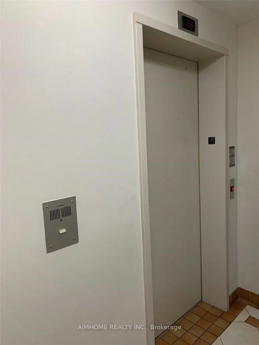 28, Sommerset, Willowdale East, Toronto