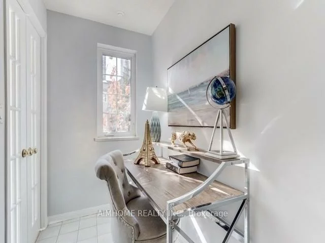28, Sommerset, Willowdale East, Toronto