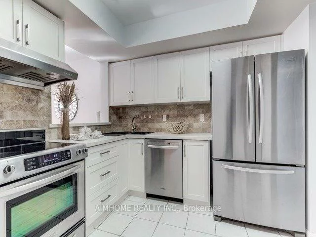 28, Sommerset, Willowdale East, Toronto