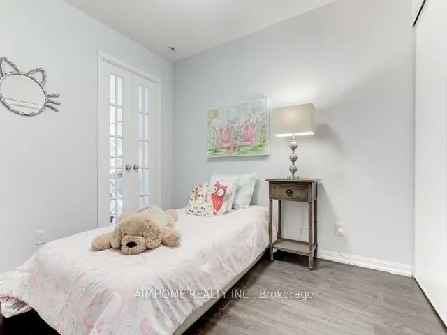 28, Sommerset, Willowdale East, Toronto