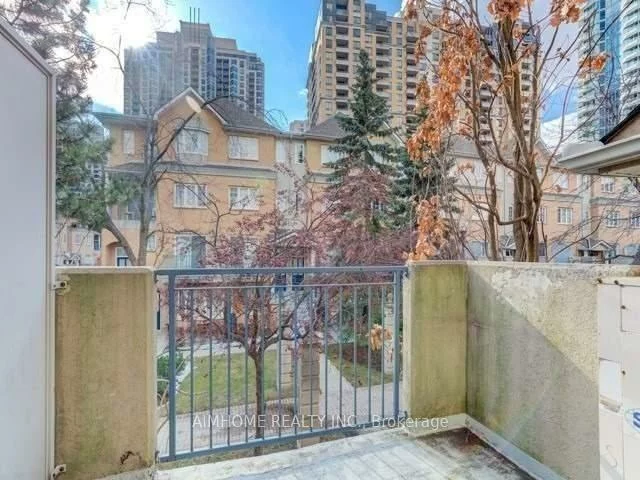 28, Sommerset, Willowdale East, Toronto