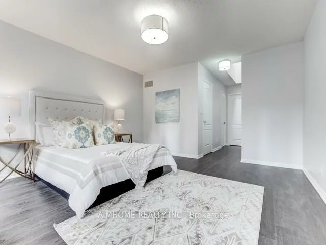 28, Sommerset, Willowdale East, Toronto