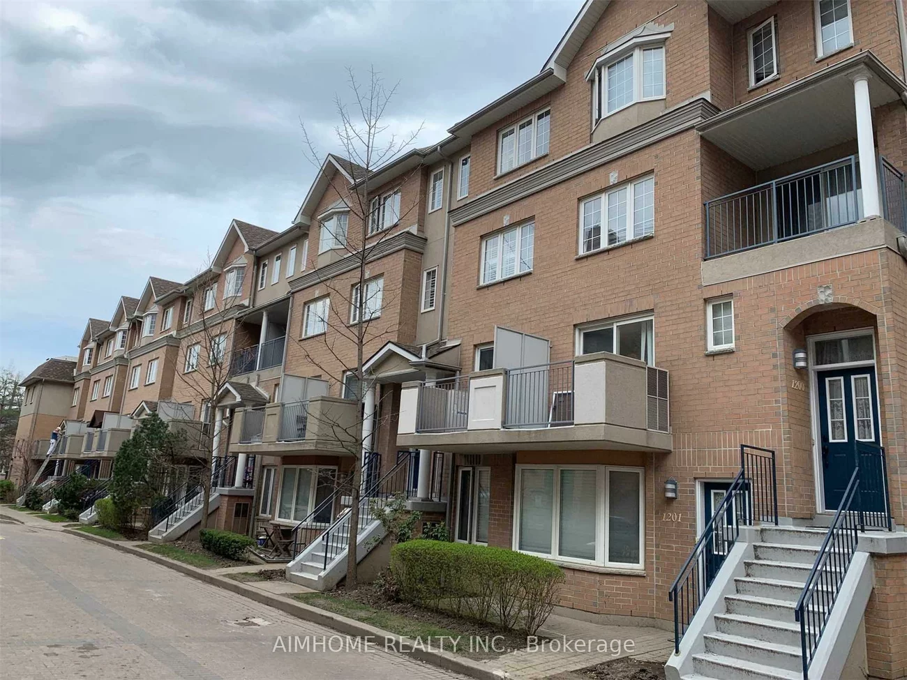 28, Sommerset, Willowdale East, Toronto