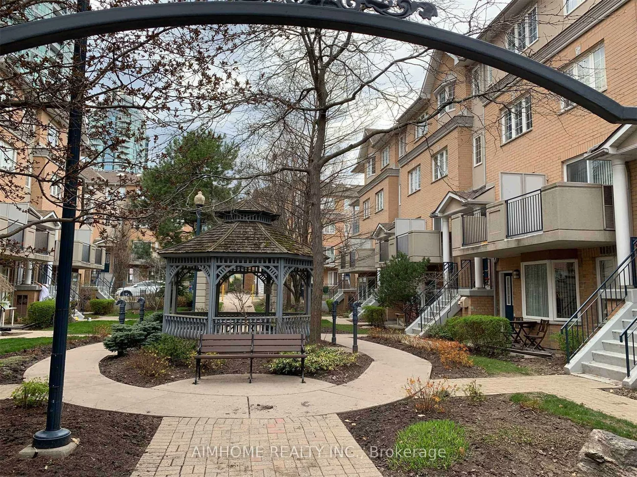 28, Sommerset, Willowdale East, Toronto