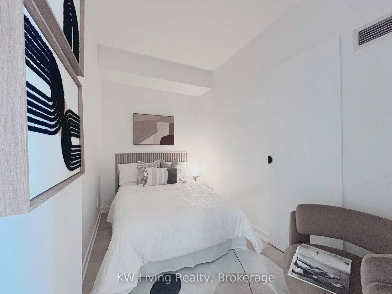 33, Charles, Church-Yonge Corridor, Toronto