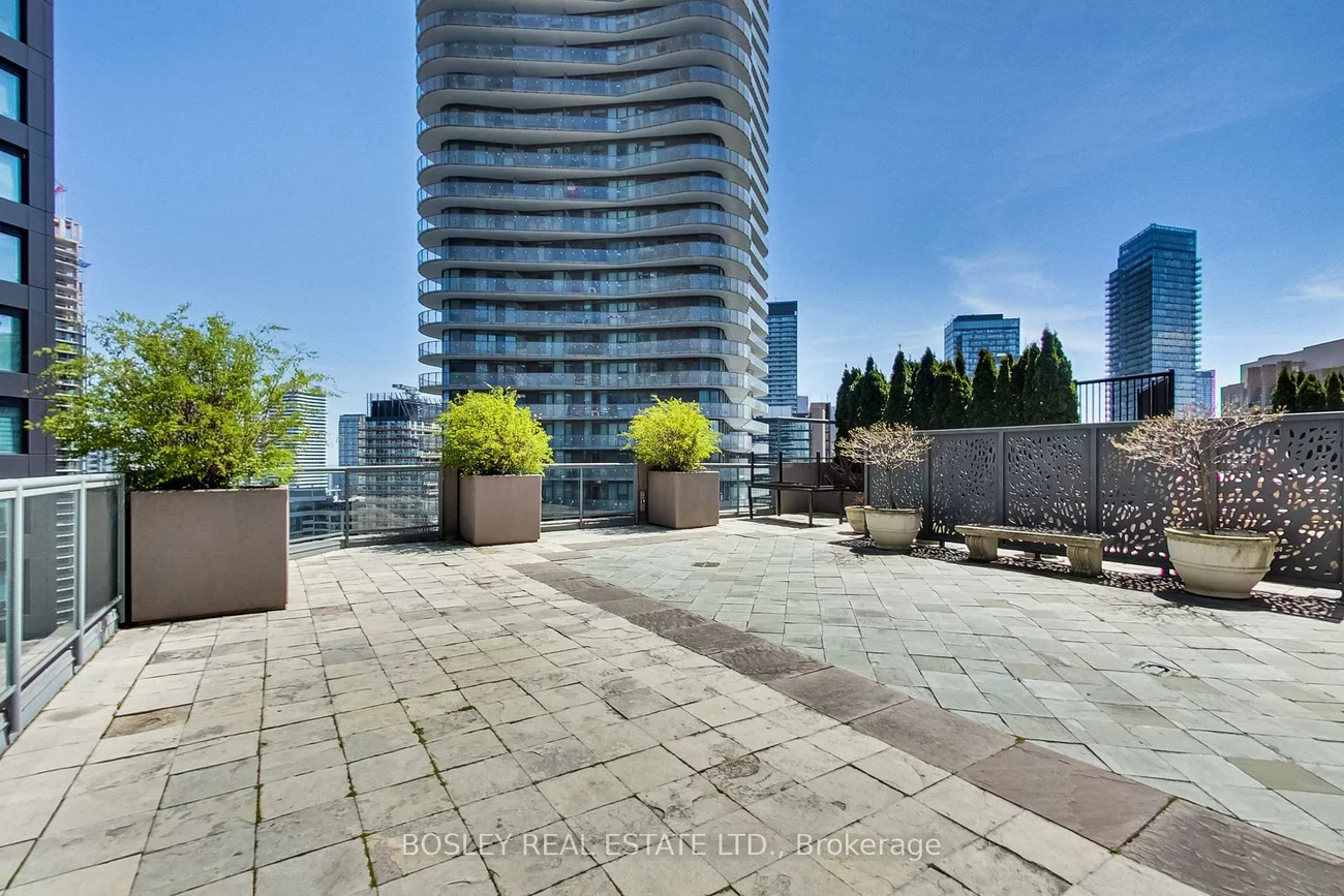 24, Wellesley, Bay Street Corridor, Toronto