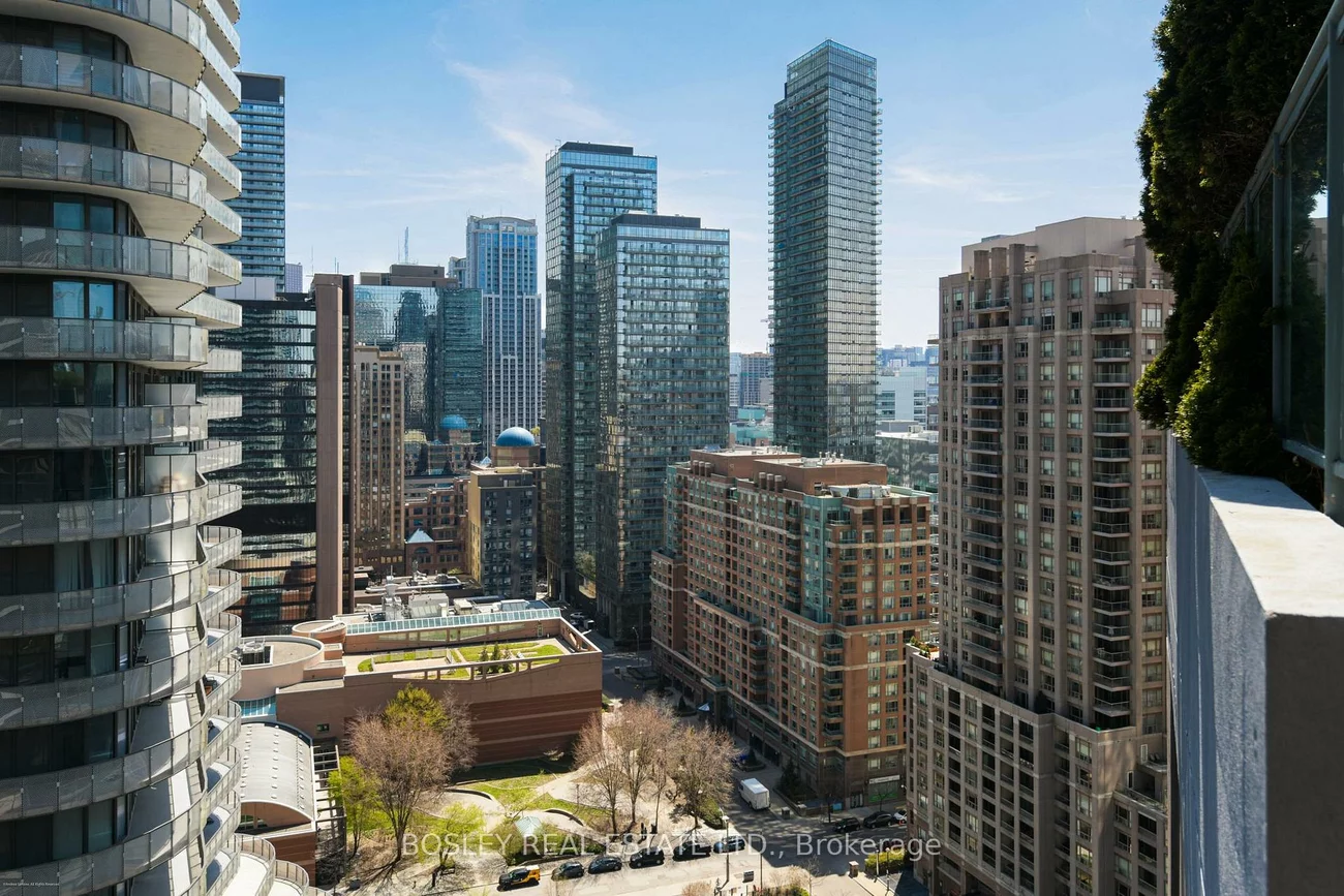 24, Wellesley, Bay Street Corridor, Toronto