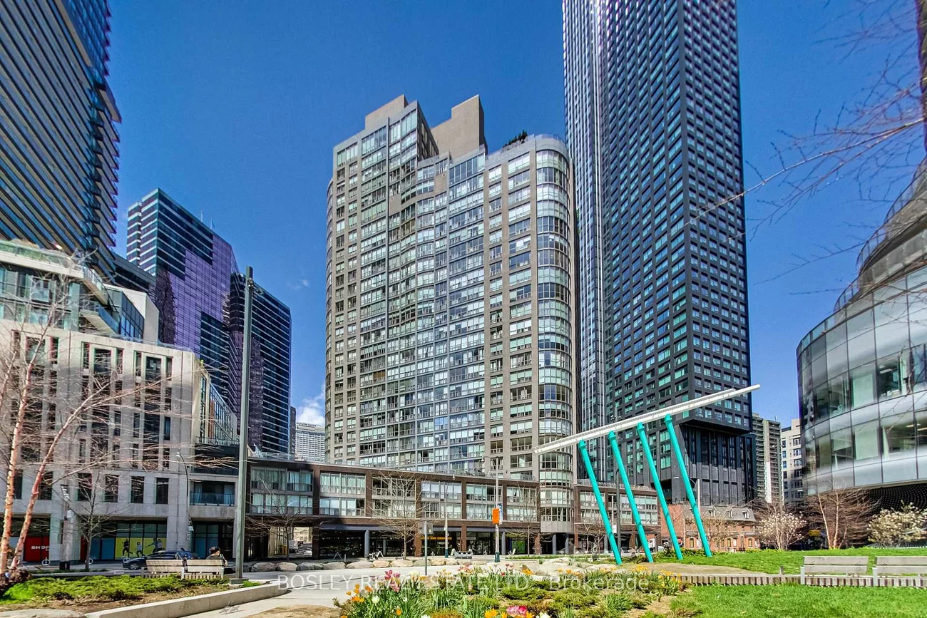 24, Wellesley, Bay Street Corridor, Toronto