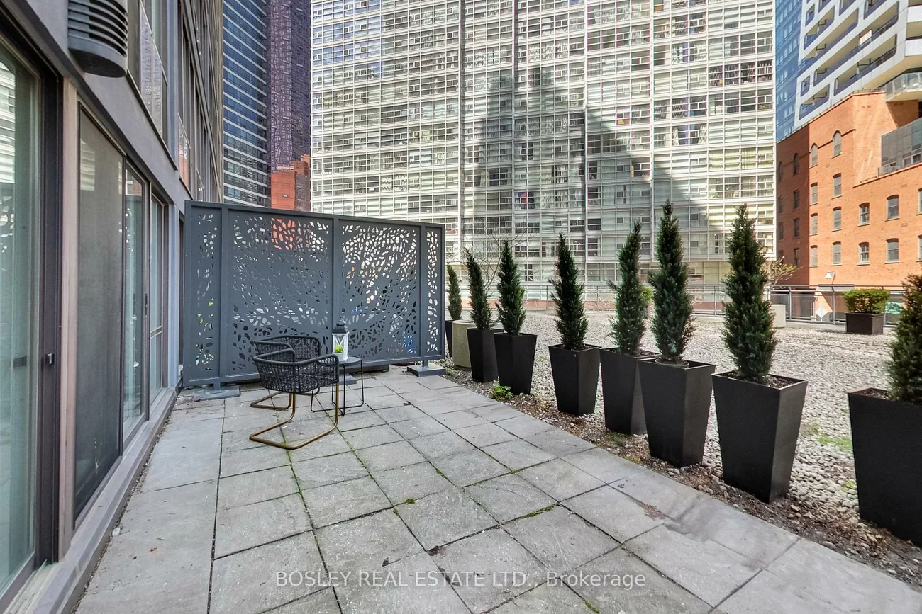 24, Wellesley, Bay Street Corridor, Toronto