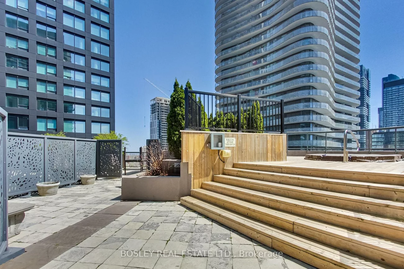 24, Wellesley, Bay Street Corridor, Toronto