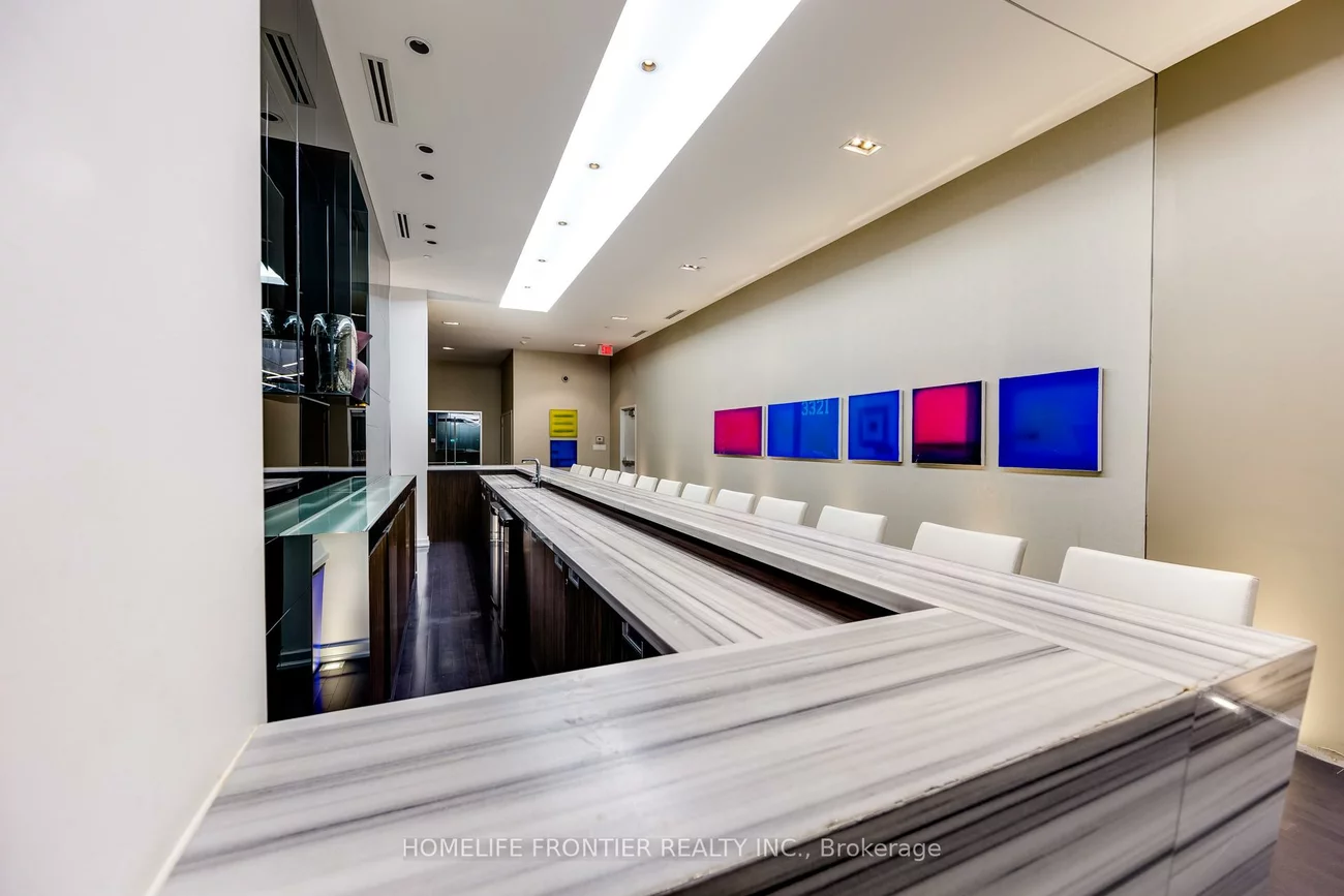 37, Grosvenor, Bay Street Corridor, Toronto