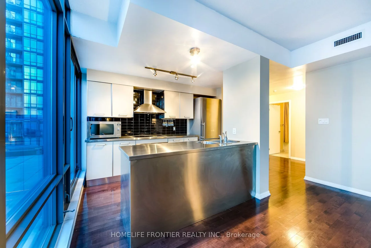 37, Grosvenor, Bay Street Corridor, Toronto