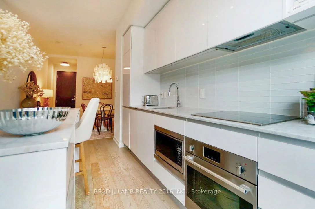 377, Madison, Casa Loma, Toronto