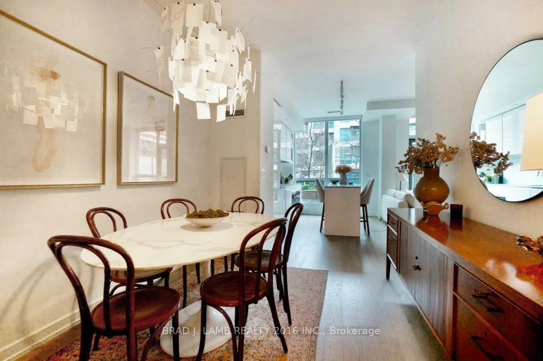 377, Madison, Casa Loma, Toronto