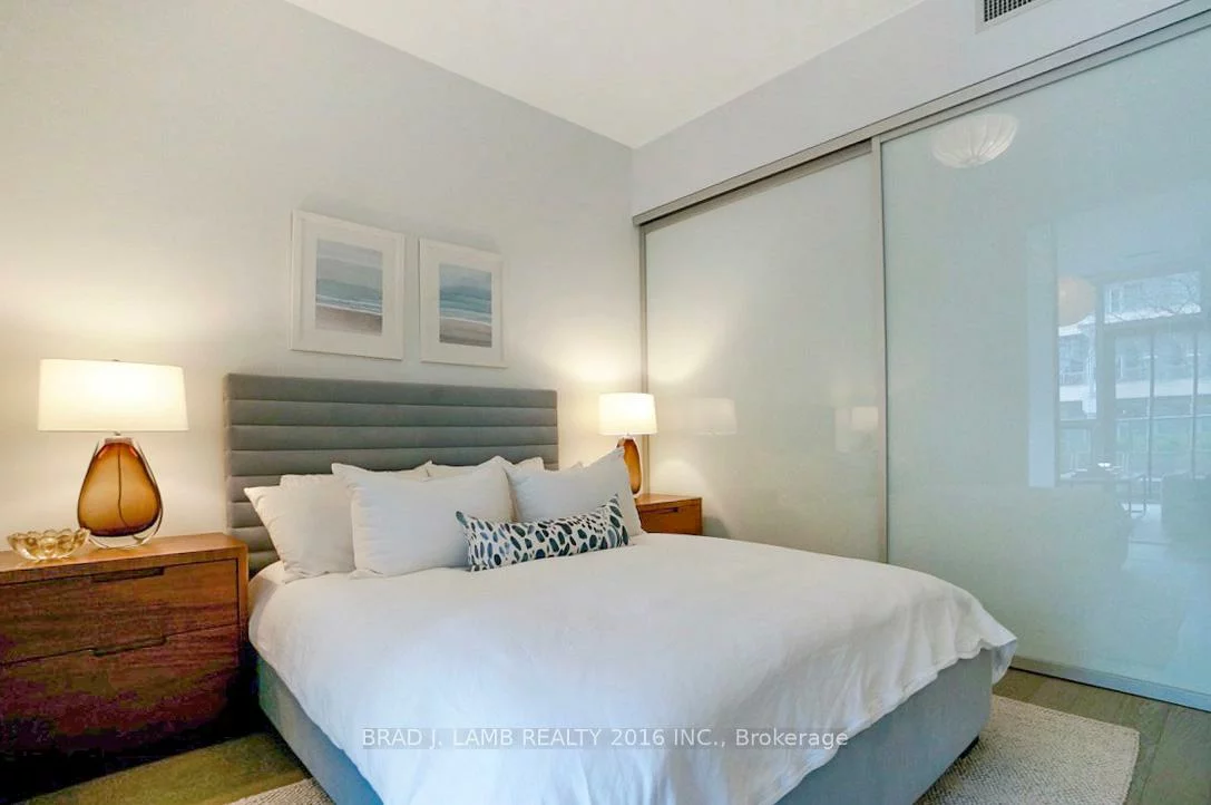 377, Madison, Casa Loma, Toronto