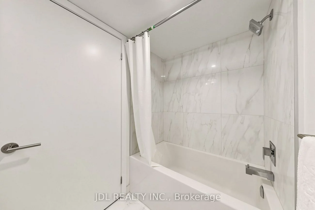 47, Mutual, Church-Yonge Corridor, Toronto