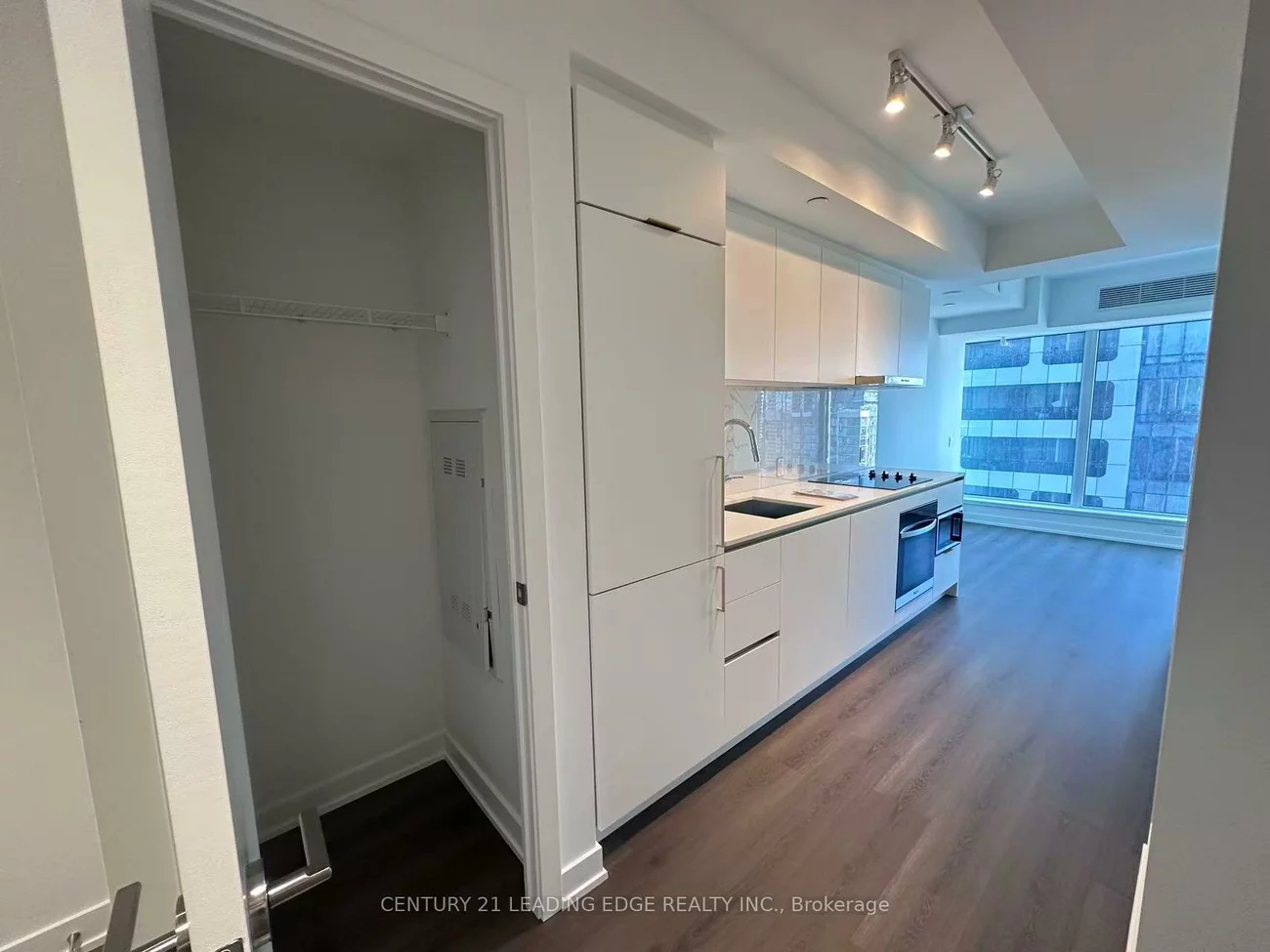 8, Wellesley, Bay Street Corridor, Toronto