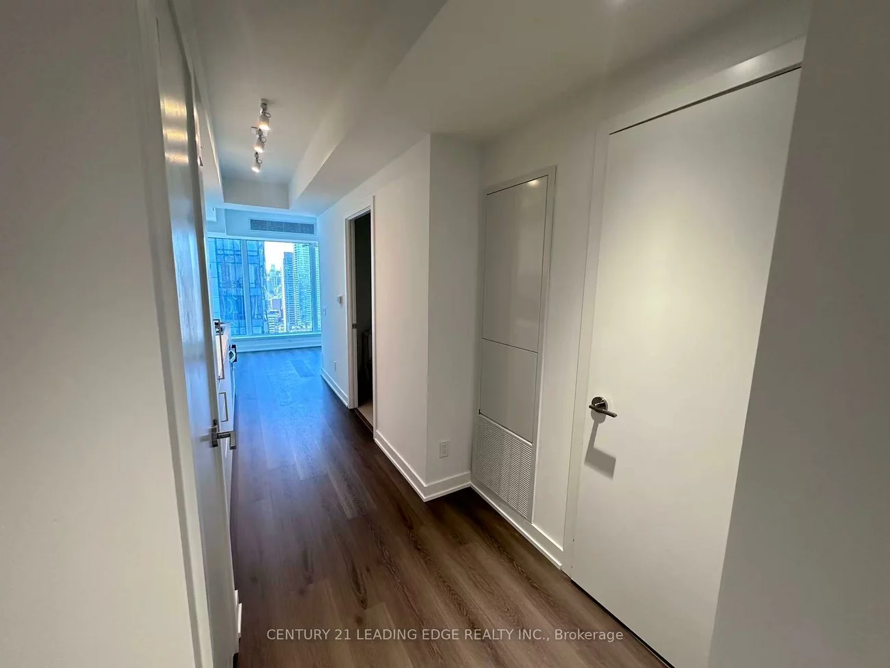 8, Wellesley, Bay Street Corridor, Toronto