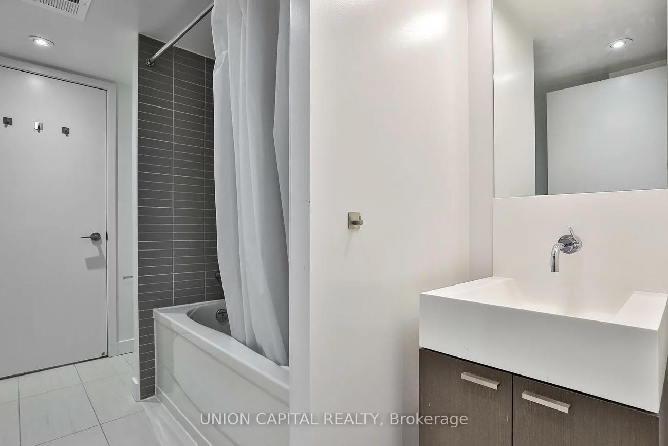 110, Charles, Church-Yonge Corridor, Toronto