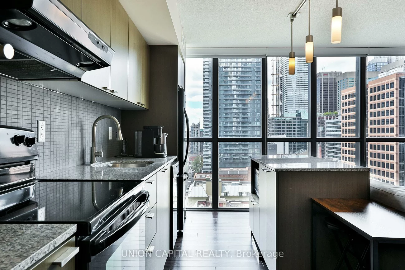 110, Charles, Church-Yonge Corridor, Toronto