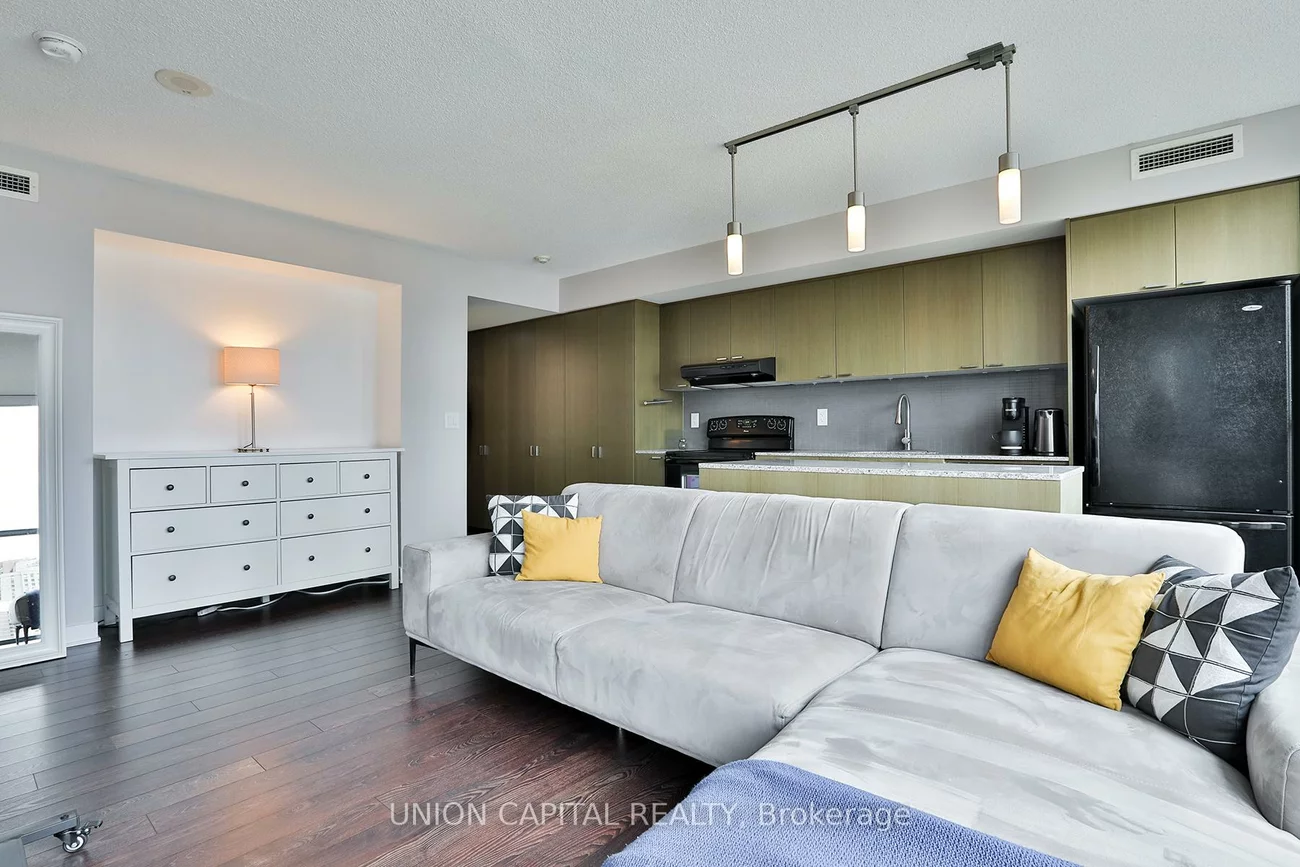 110, Charles, Church-Yonge Corridor, Toronto