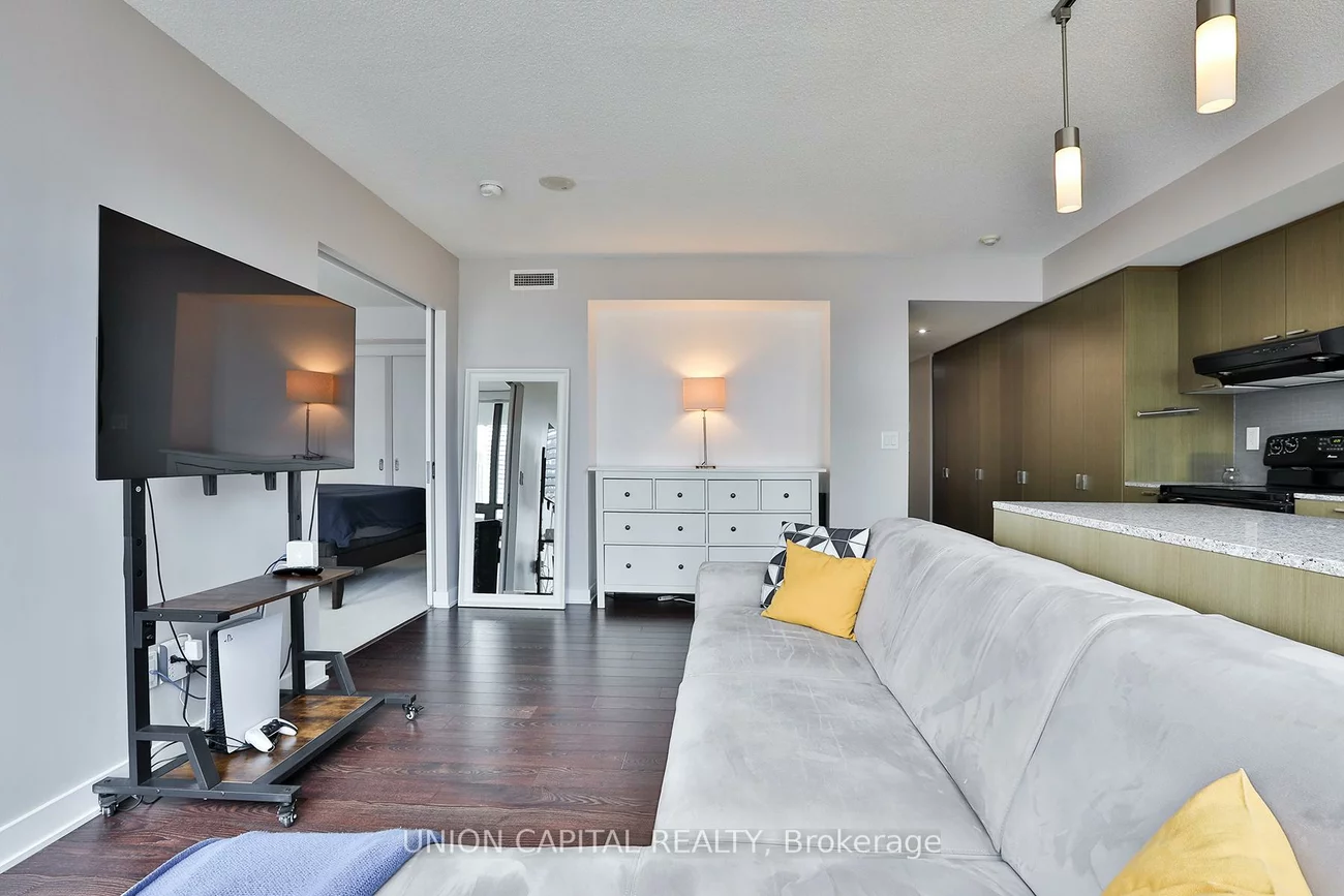 110, Charles, Church-Yonge Corridor, Toronto