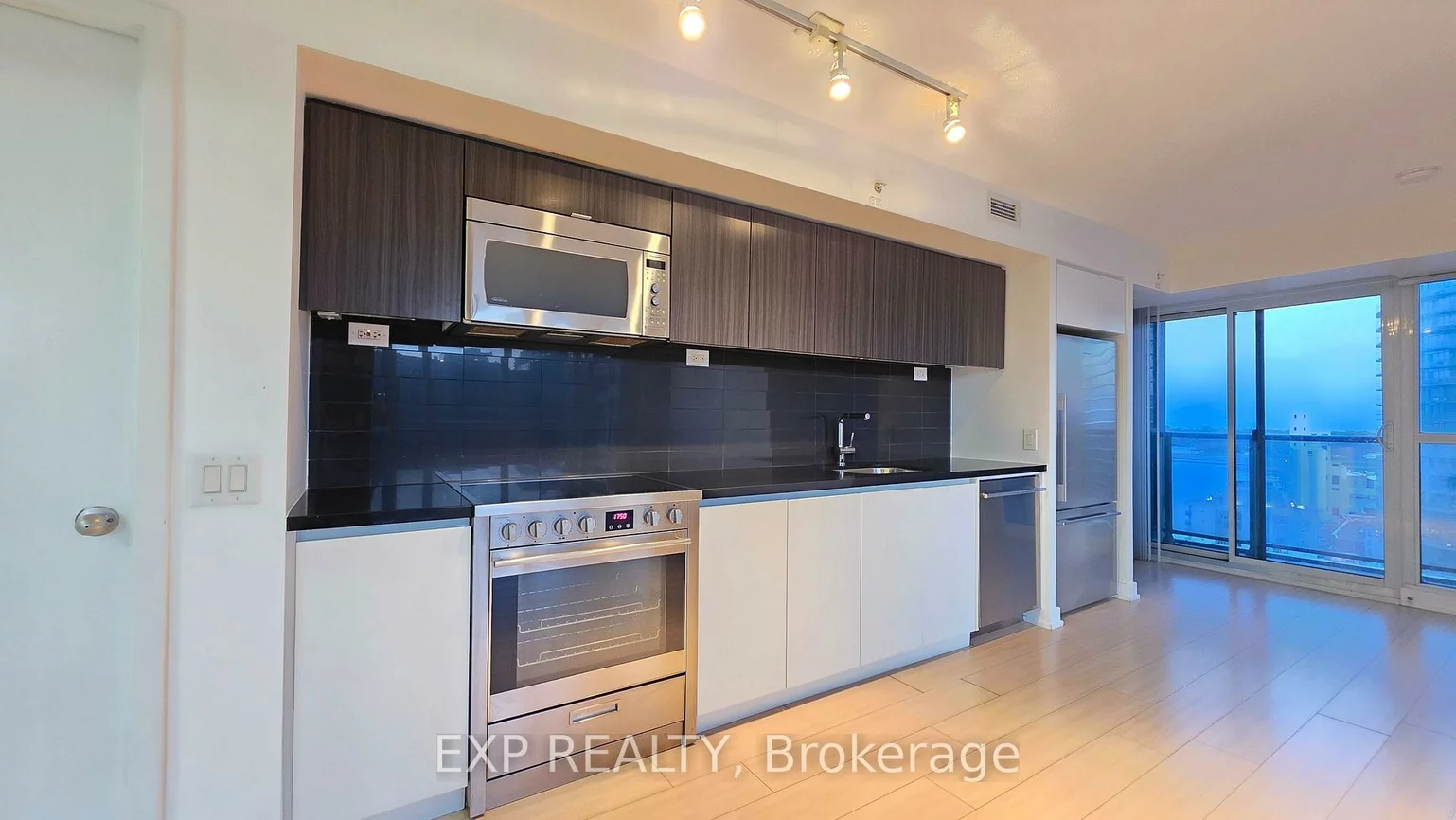 85, Queens Wharf, Waterfront Communities C1, Toronto