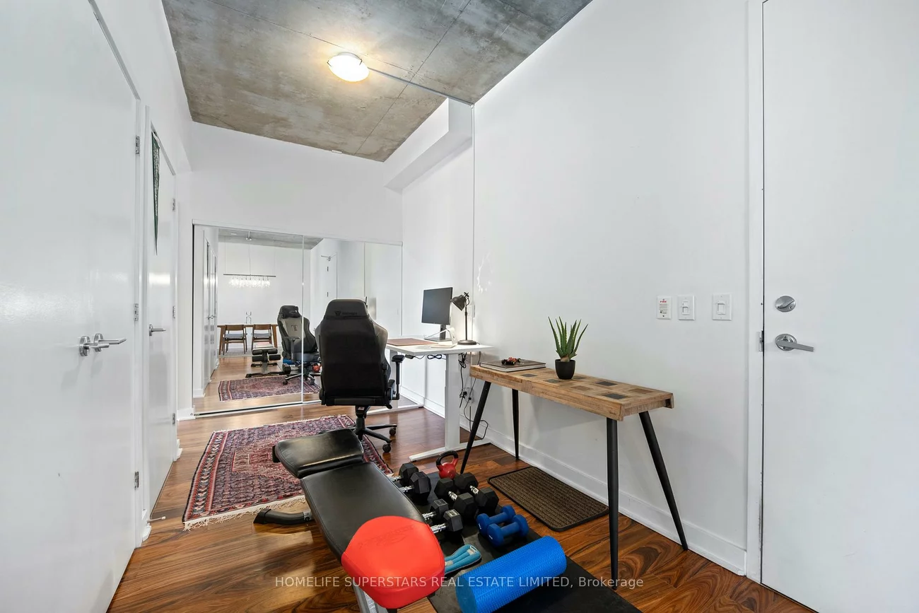 60, Bathurst, Niagara, Toronto