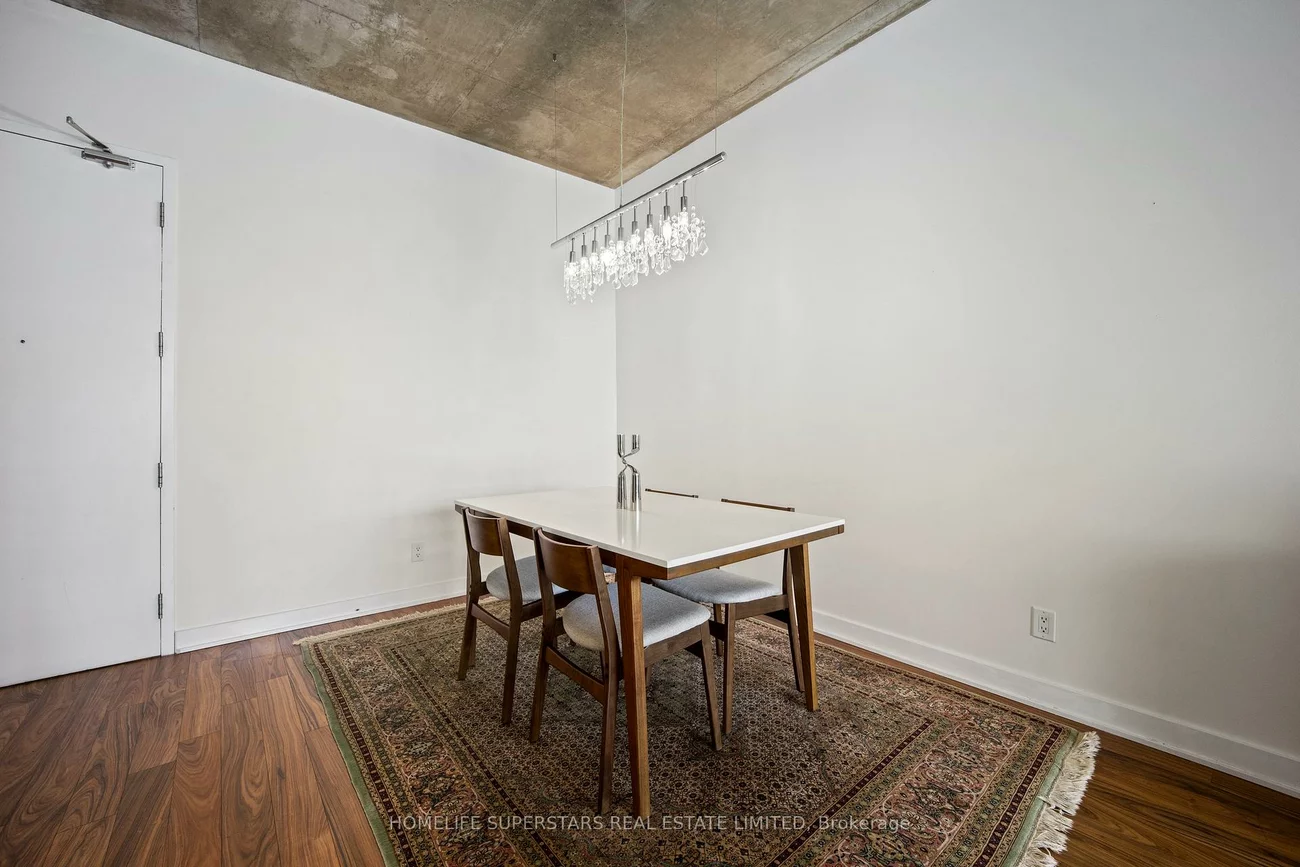 60, Bathurst, Niagara, Toronto