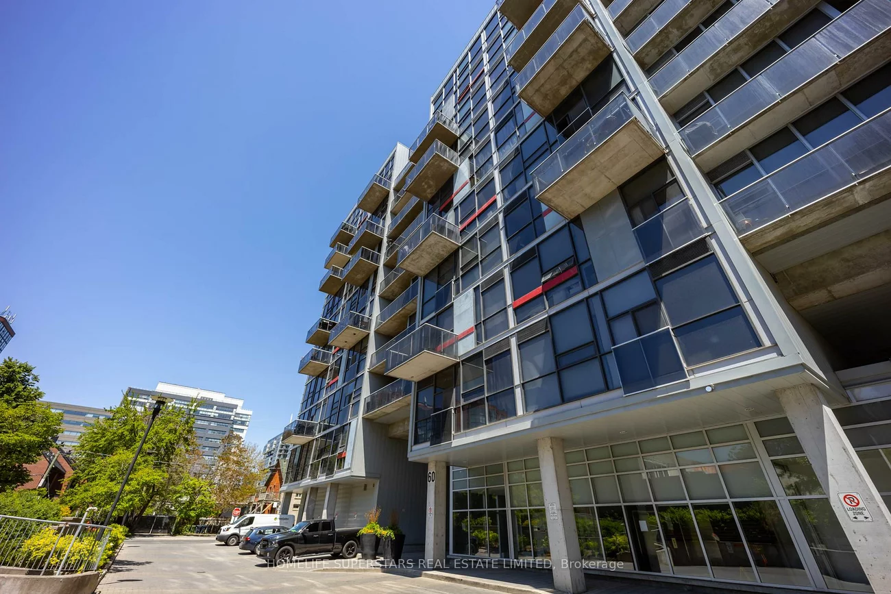 60, Bathurst, Niagara, Toronto