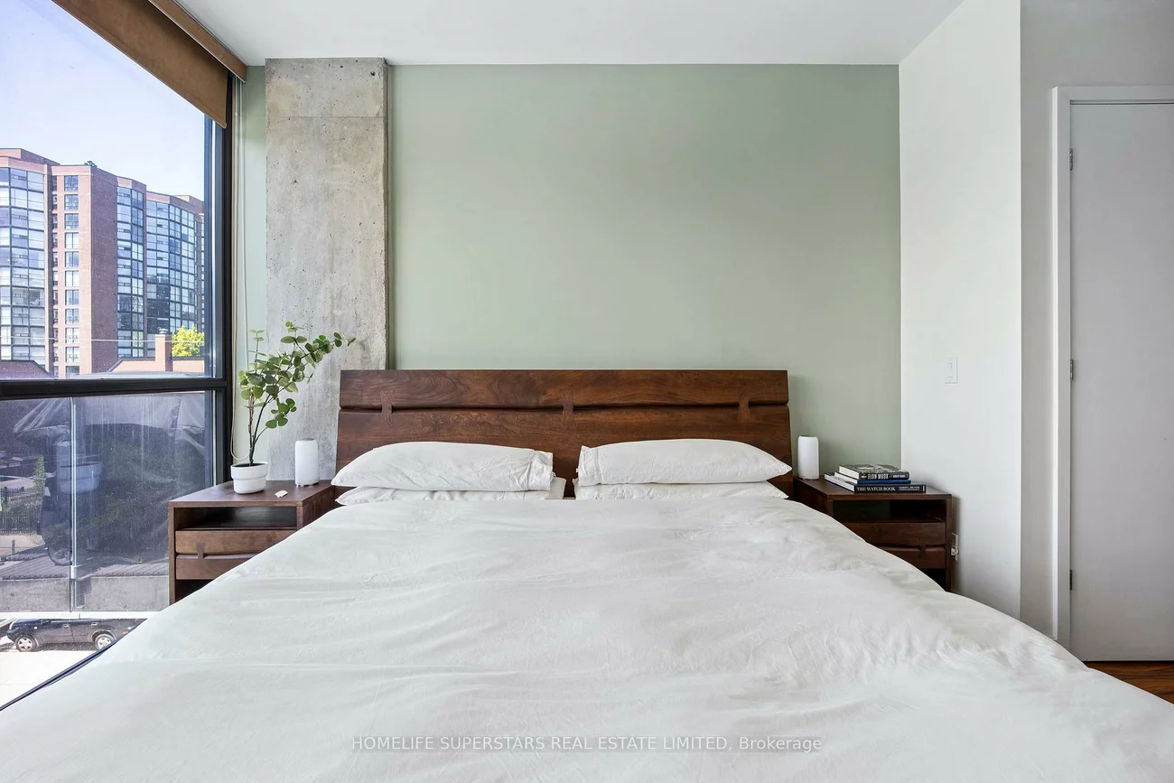 60, Bathurst, Niagara, Toronto