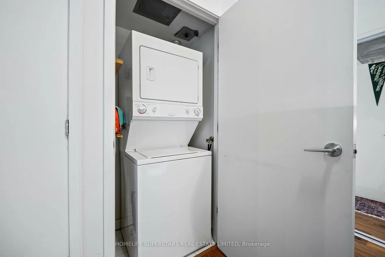 60, Bathurst, Niagara, Toronto