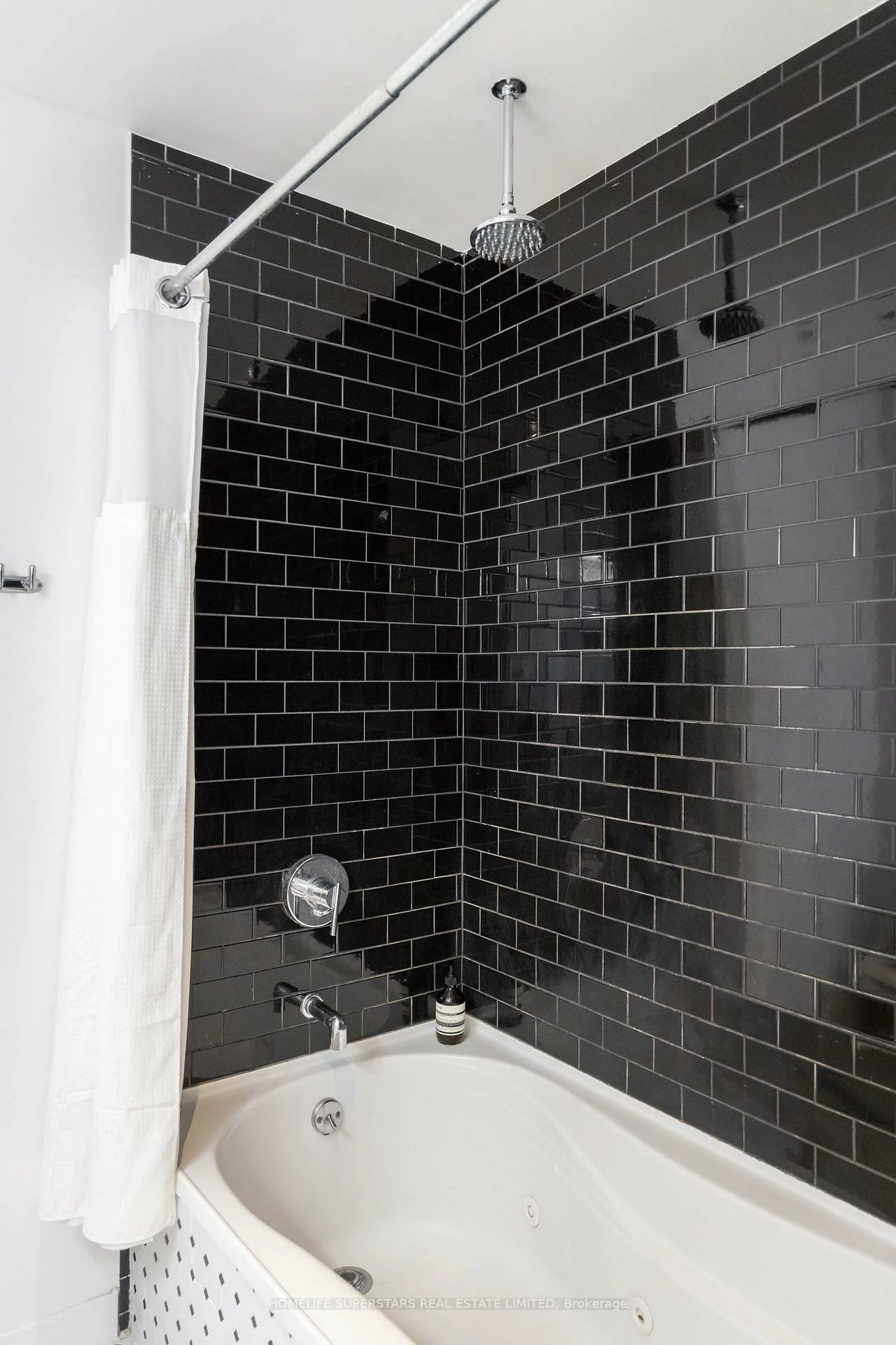 60, Bathurst, Niagara, Toronto