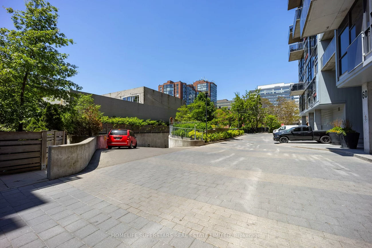 60, Bathurst, Niagara, Toronto