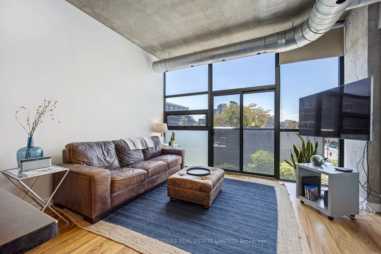 60, Bathurst, Niagara, Toronto