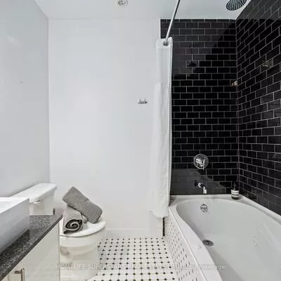 60, Bathurst, Niagara, Toronto