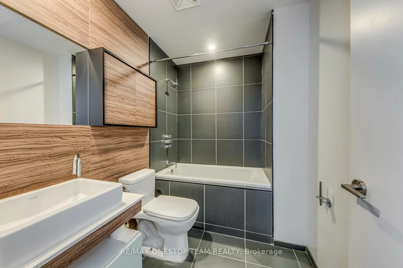 75, St Nicholas, Bay Street Corridor, Toronto