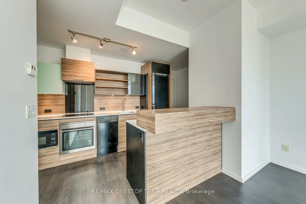 75, St Nicholas, Bay Street Corridor, Toronto