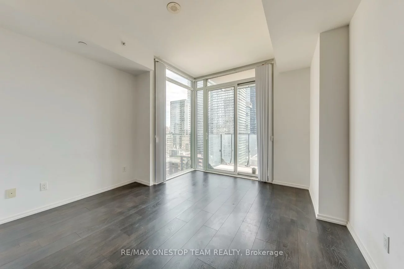 75, St Nicholas, Bay Street Corridor, Toronto