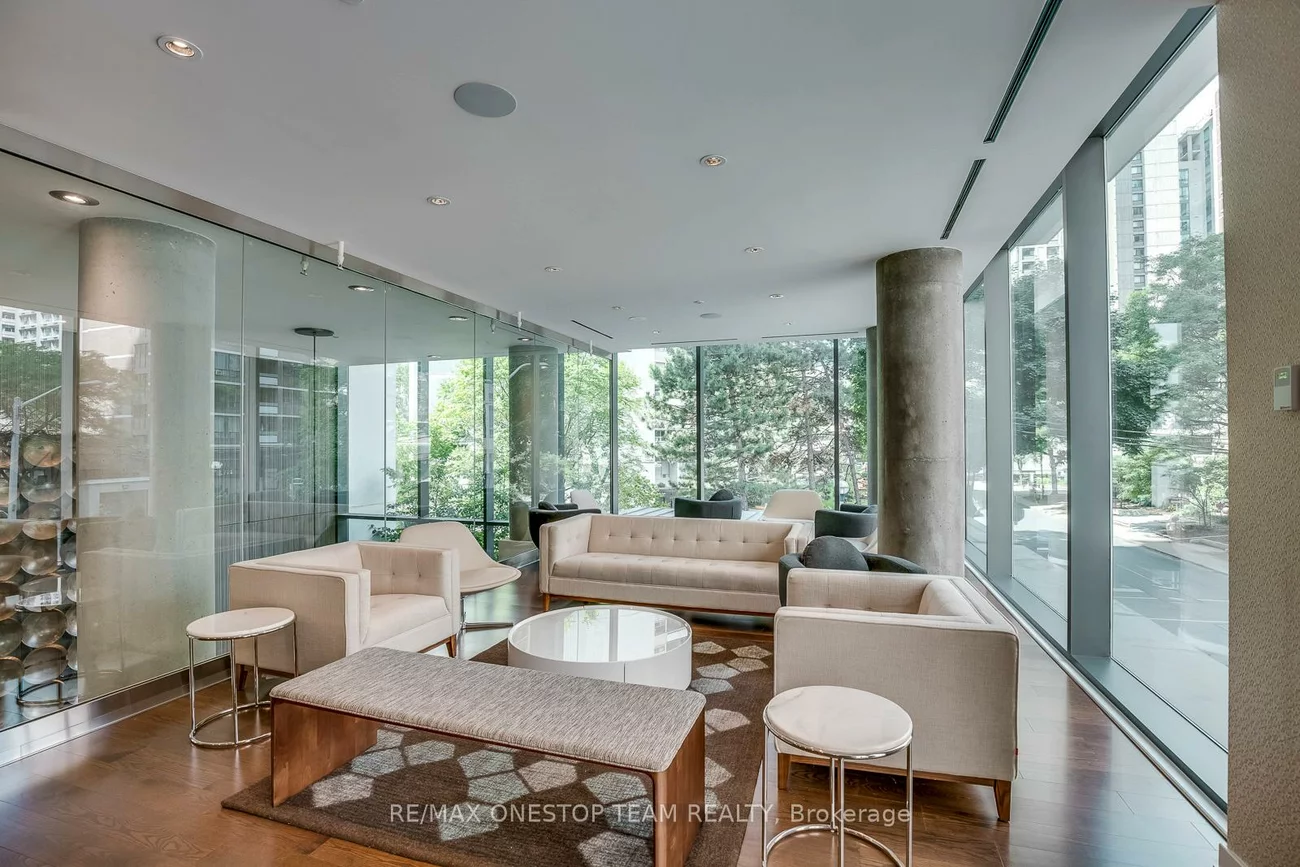 75, St Nicholas, Bay Street Corridor, Toronto