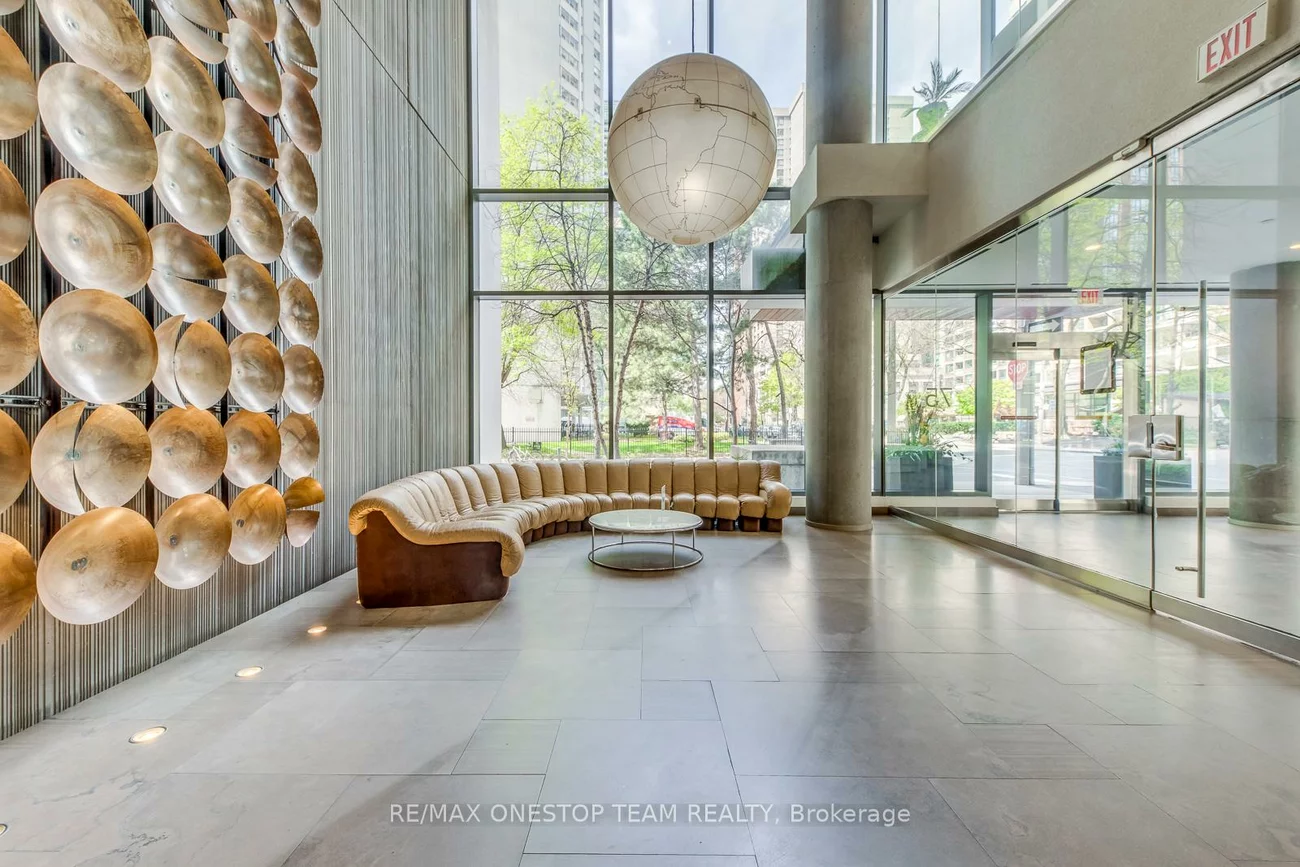 75, St Nicholas, Bay Street Corridor, Toronto