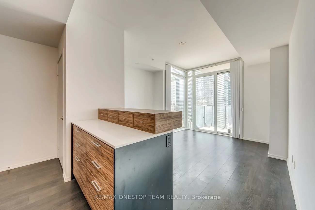 75, St Nicholas, Bay Street Corridor, Toronto