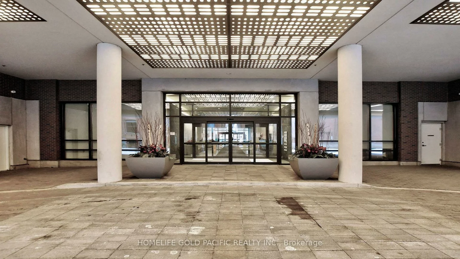 460, Adelaide, Moss Park, Toronto