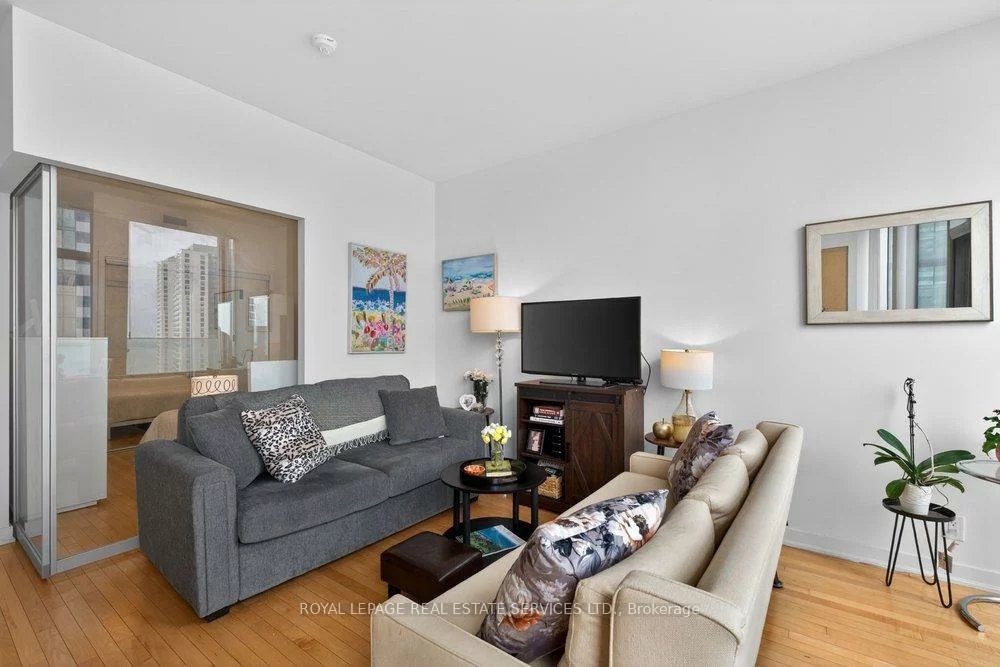 14, York, Waterfront Communities C1, Toronto