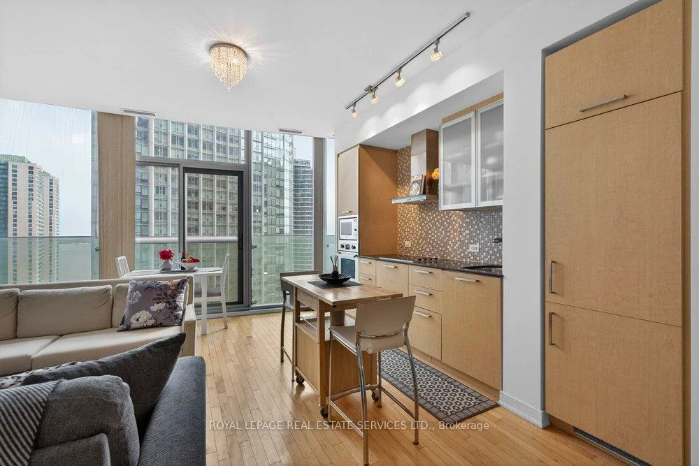 14, York, Waterfront Communities C1, Toronto