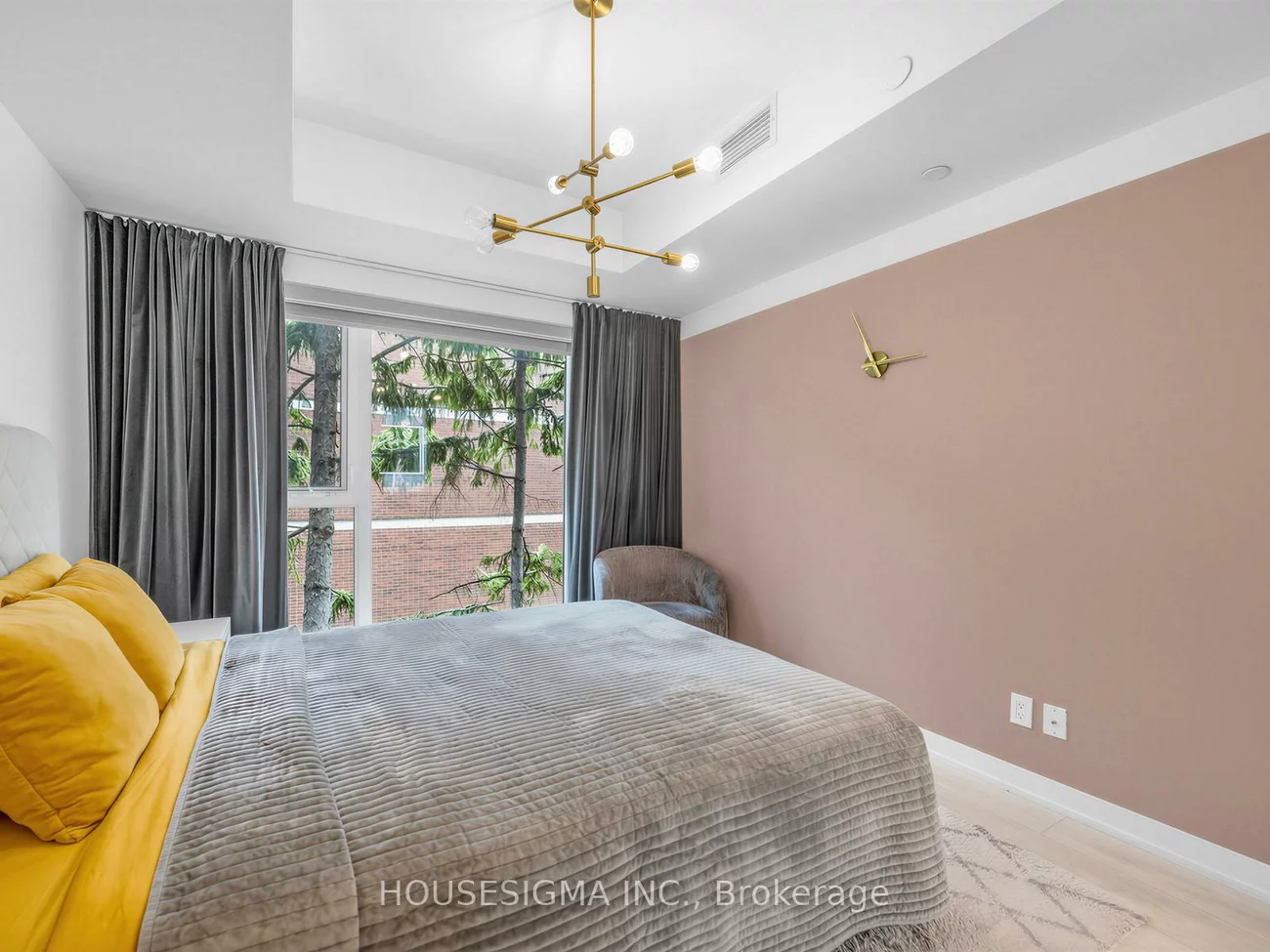 223, St.Clair, Casa Loma, Toronto