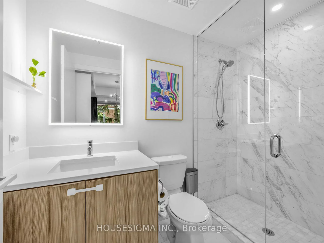223, St.Clair, Casa Loma, Toronto
