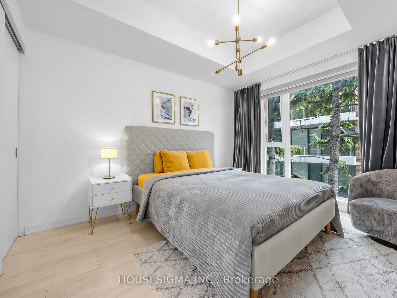 223, St.Clair, Casa Loma, Toronto