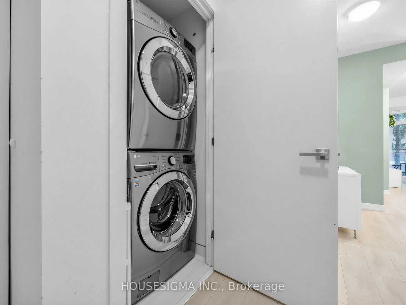 223, St.Clair, Casa Loma, Toronto