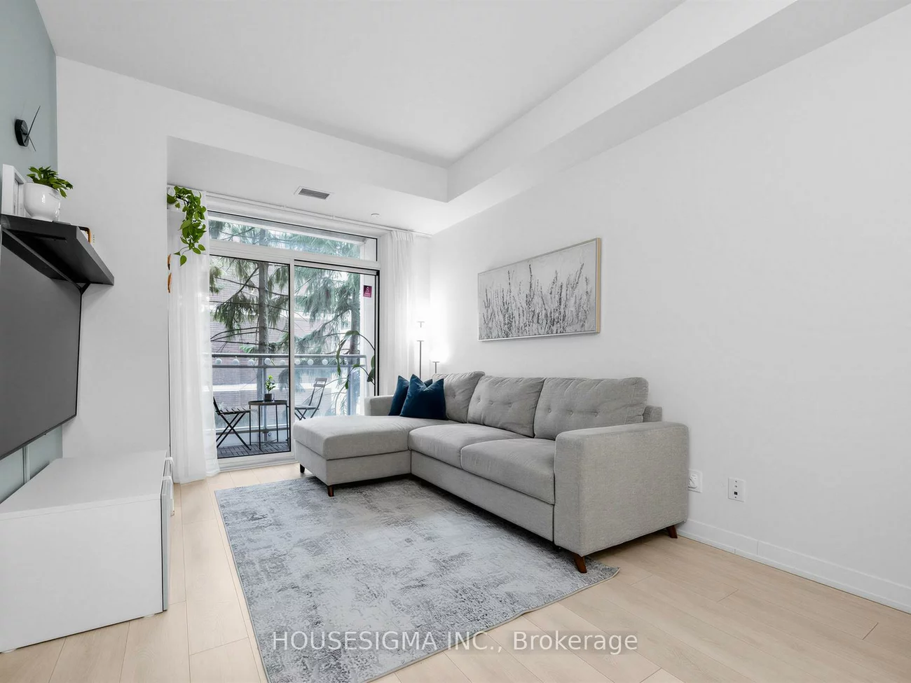 223, St.Clair, Casa Loma, Toronto